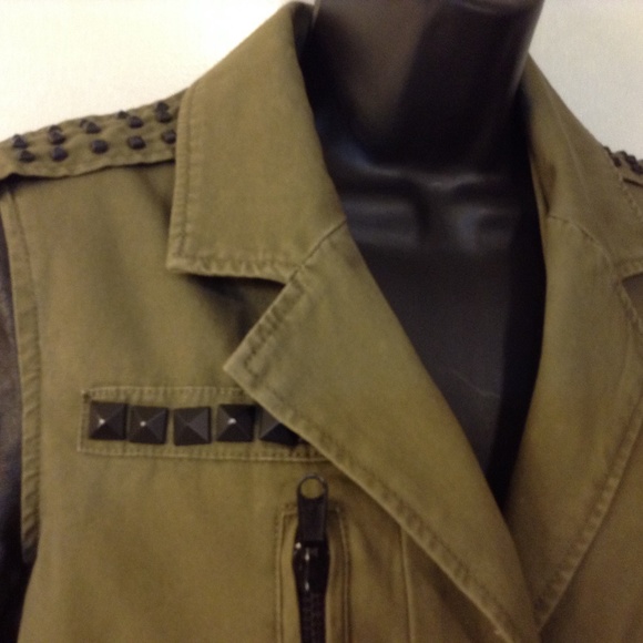 FOREVER 21 OLIVE GREEN JACKET W/ FAUX  SLEEVES - Picture 2 of 5